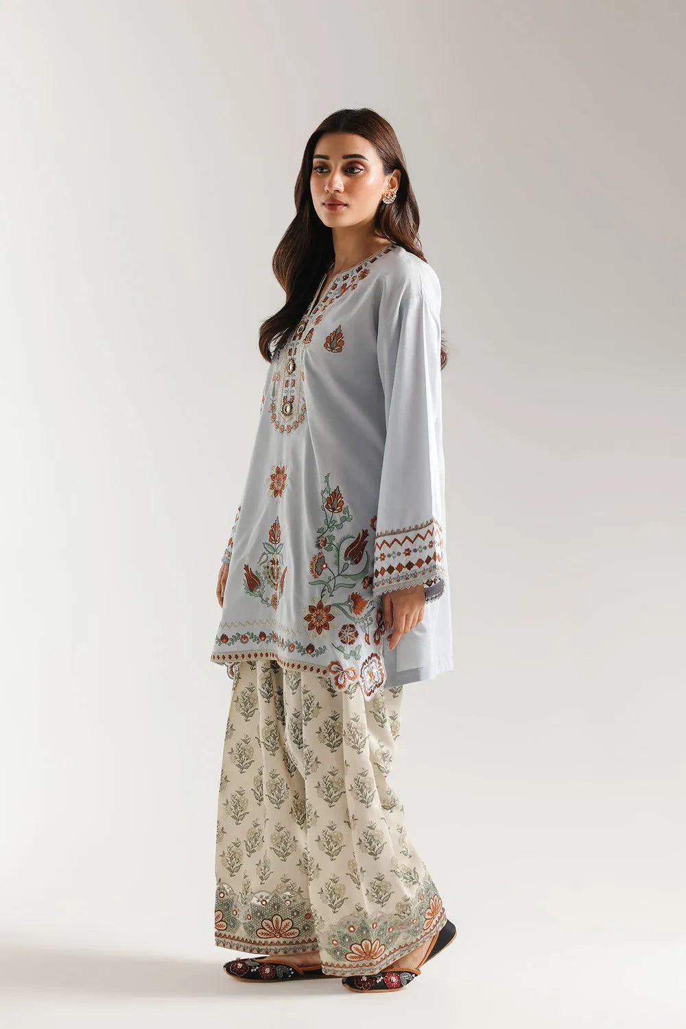 Rozana Collection SS '26 Drop I - Embroidered Suit | E4225/103/635 - second image