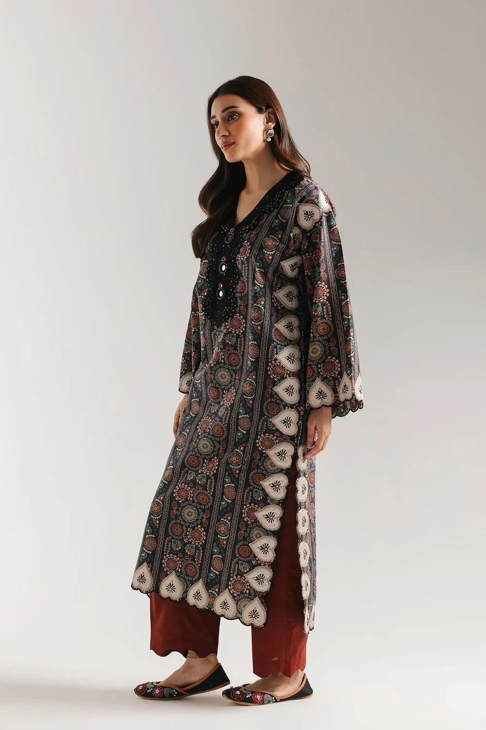 Rozana Collection SS '26 Drop I - Embroidered Suit | E4232/103/902 - second image