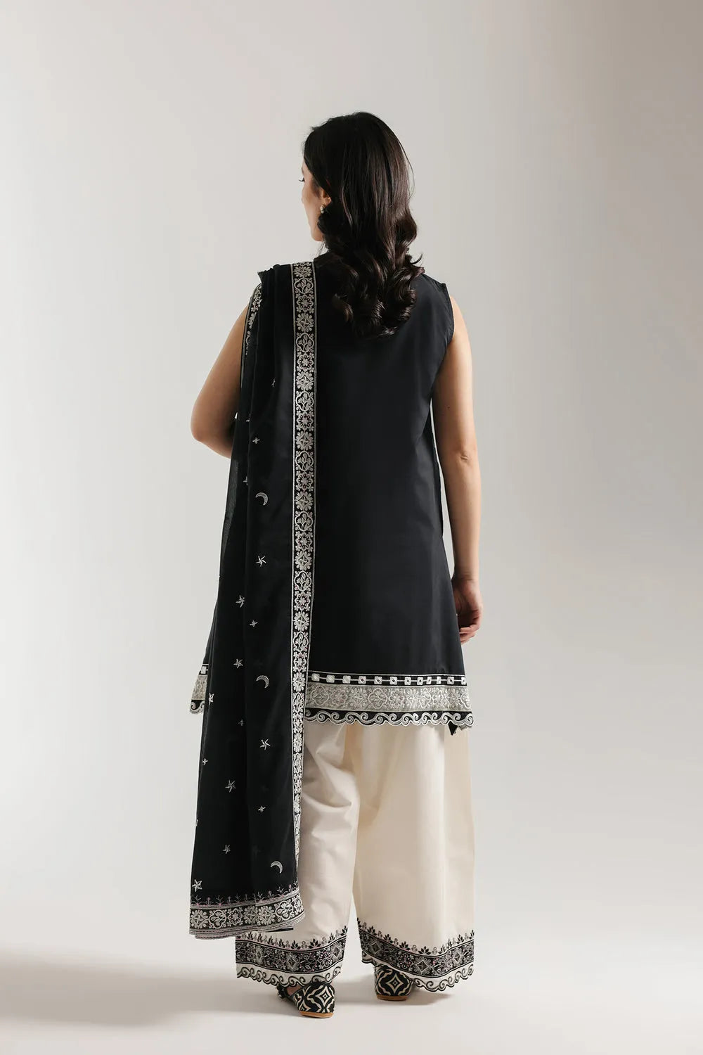 Rozana Collection SS '26 Drop I - Embroidered Suit | E4153/103/901 - second image