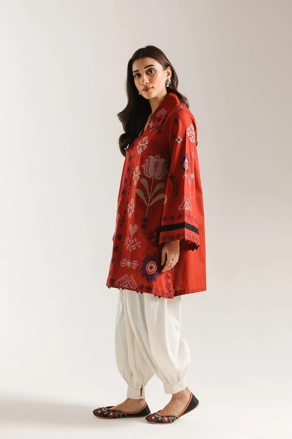 Rozana Collection SS '26 Drop I - Embroidered Suit | E4299/103/305 - second image