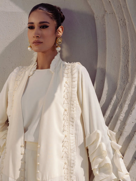 Iqa
Cove'25 - Esmee – Ivory