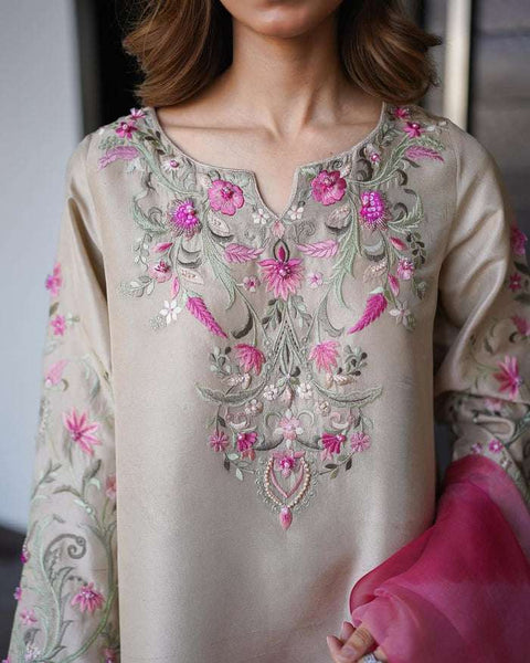 Saher & Benish
Luxe Edit '25 - Beige Pink Set