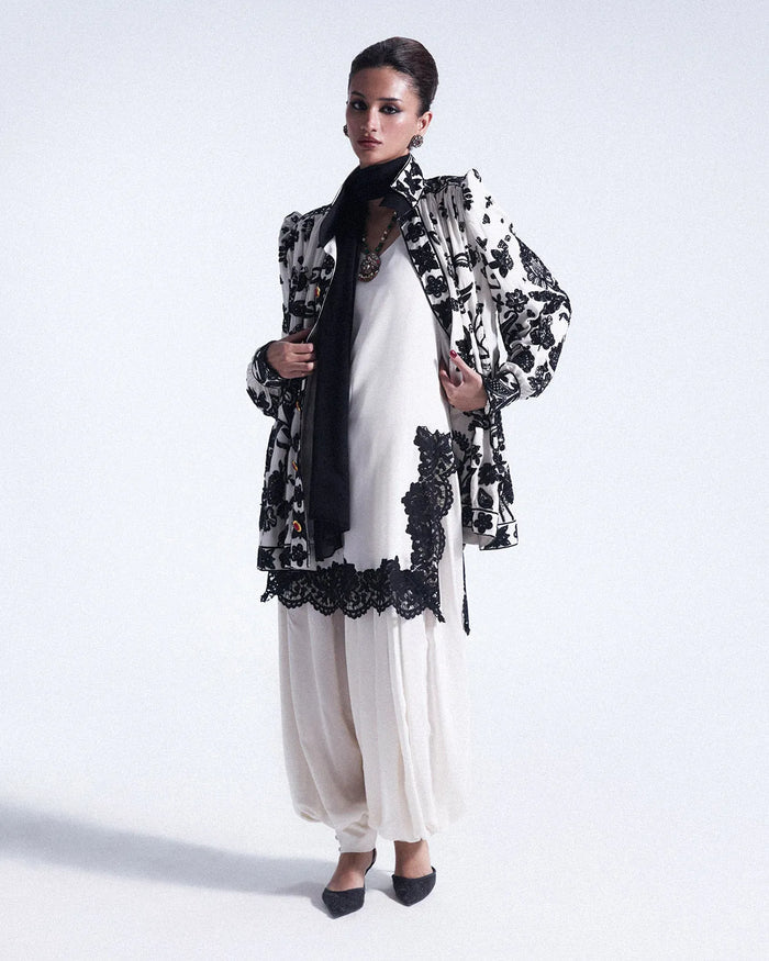 Spring Summer '26 - Noir Blanc - second image