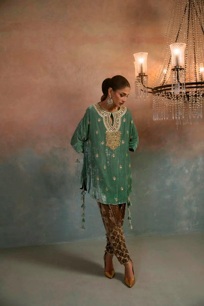 Velvet '25 - Champagne Gold