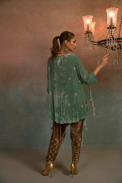 Velvet '25 - Champagne Gold