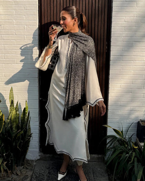 Warm Ivory Embroided Thread Set | LIRA