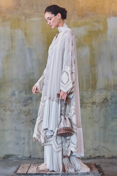 Diffusion '26 - Ivory And Beige Embroidered Kurta Set