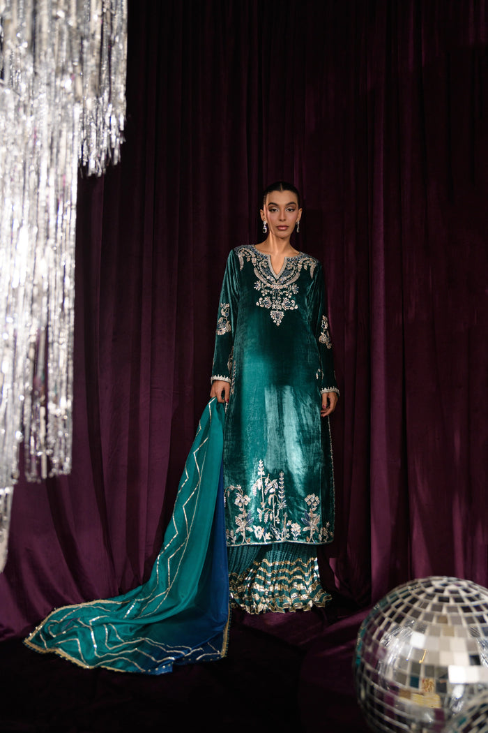 Mara Velvet Luxe '25 - Skyline