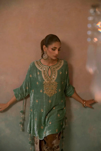 Velvet '25 - Champagne Gold