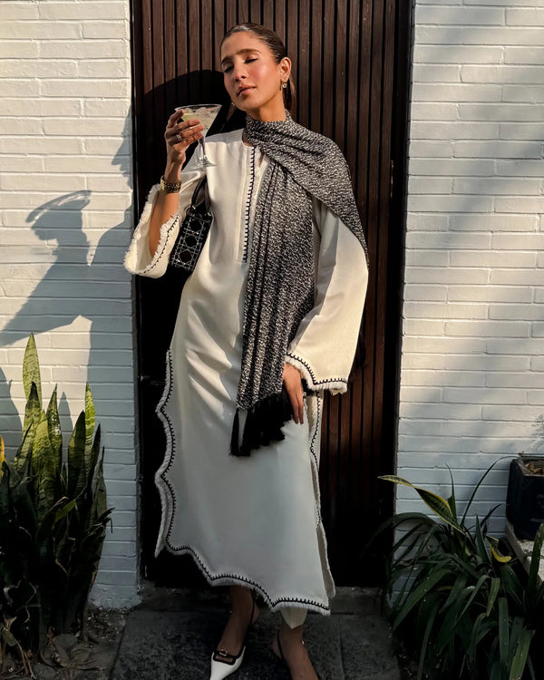 Warm Ivory Embroided Thread Set | LIRA - second image