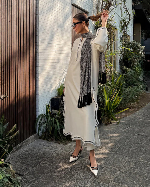 Warm Ivory Embroided Thread Set | LIRA