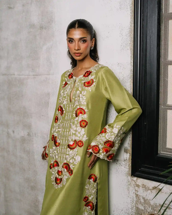 Nadia Khan Luxe Edit '25