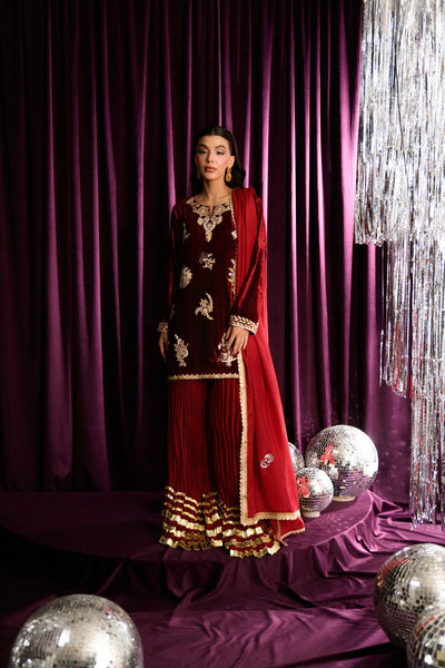 Mara Velvet Luxe '25 - Cranberry