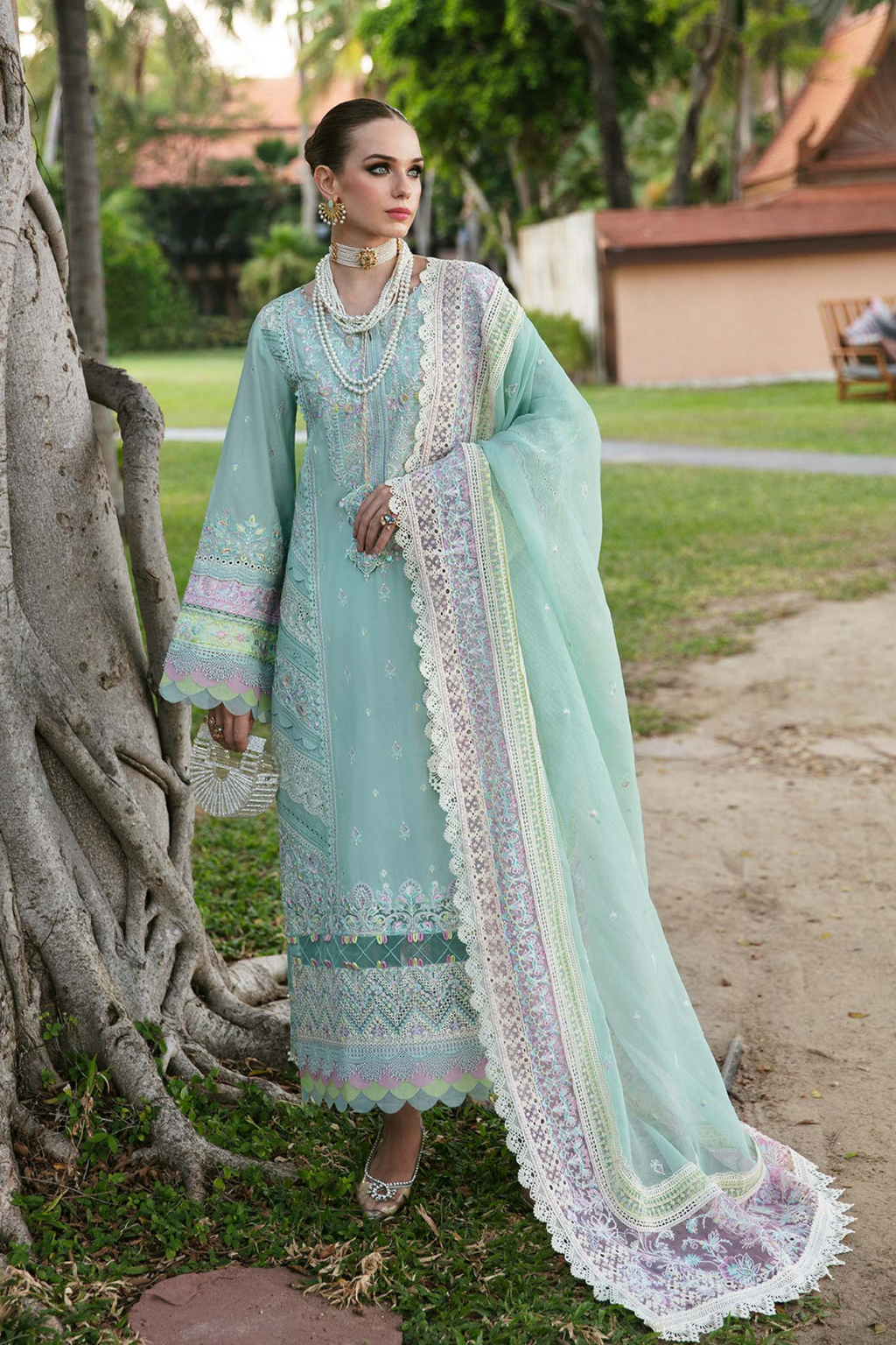 Elegant Eid Ensembles: Fashion Inspiration for a Joyous Celebration