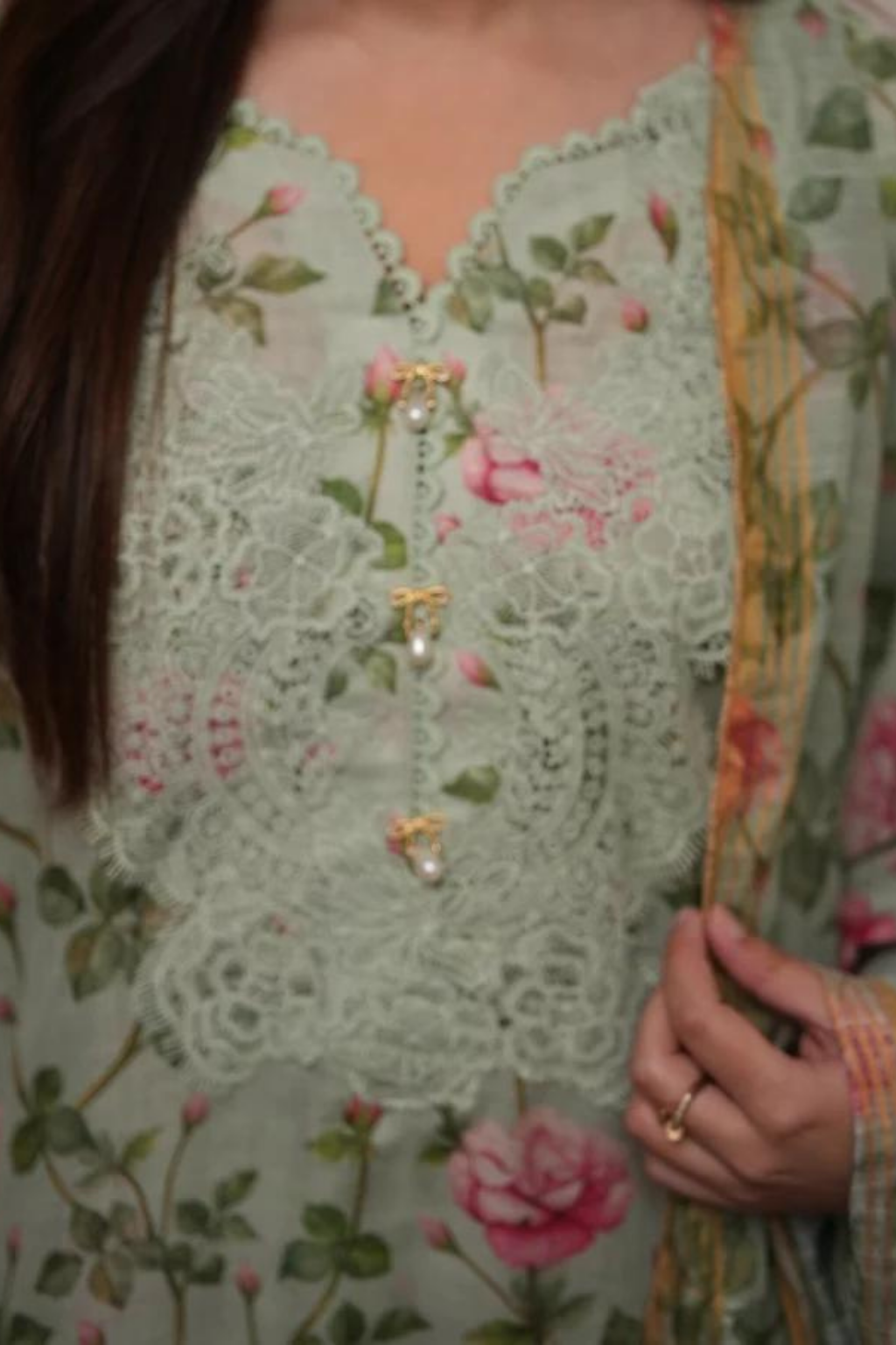 SUMMER LAWN'24- LONG STEM ROSES ON SEA GREEN(3pc) - second image