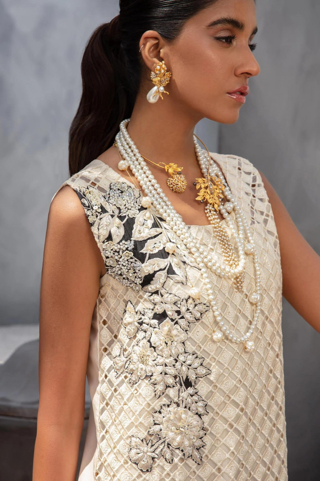 SUAVE Timeless Elegance: Black & White Cutwork Ensemble