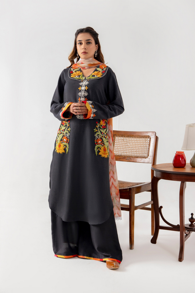 Elegant Mahin Black Ensemble | CARMIN