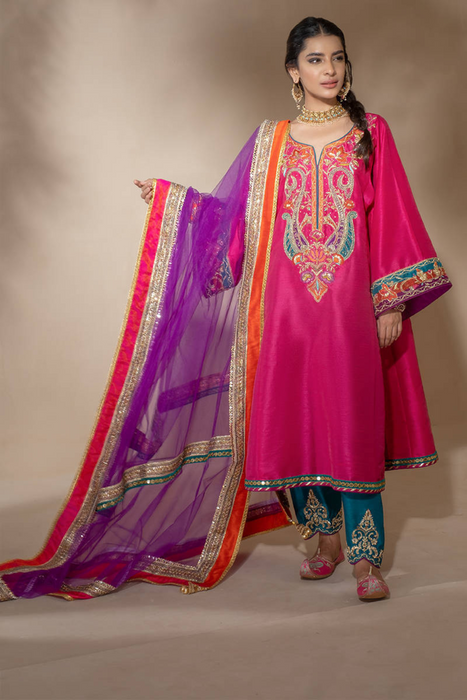 PAISELY PHIRAN set  by farida Hasan's Luxe Pret'22 collection 