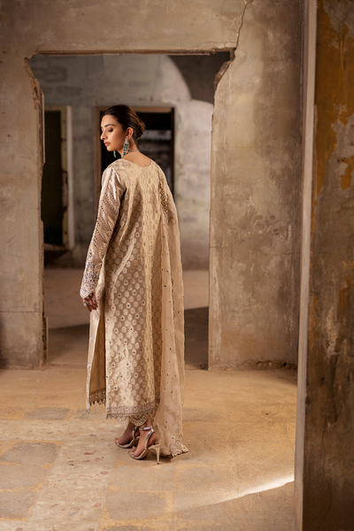 TALAYI Gold Peshwas Ensemble | Faiza Rehman | Bilal Garment
