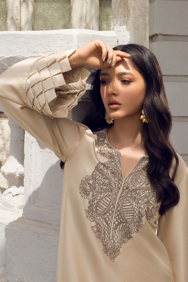 FIONA Ivory Raw Silk Ensemble | Faiza Rehman