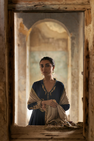 RAQS: Ivory Jamavar Silk Stole with Resham & Zardozi | Faiza Rehman