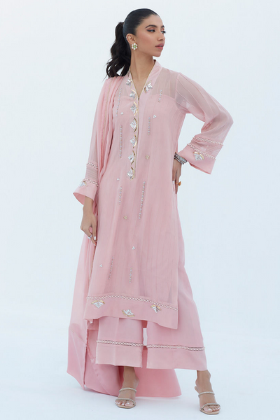 BERNA BLUSH SHIRT AND DUPATTA by Farah Talib Aziz's LEA Spring'23 