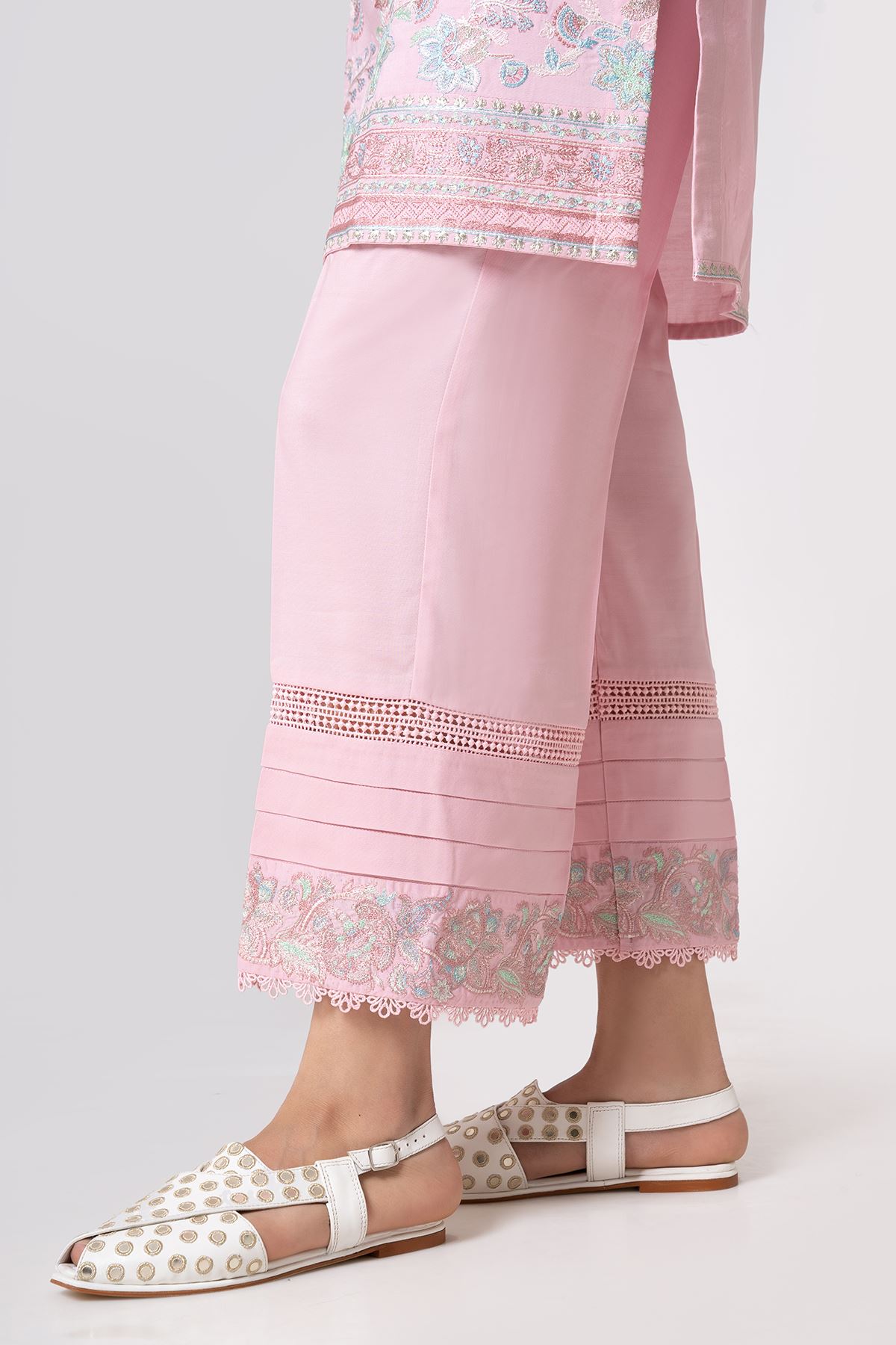 Narrow Culottes
Dyed | Viscose Oak Silk