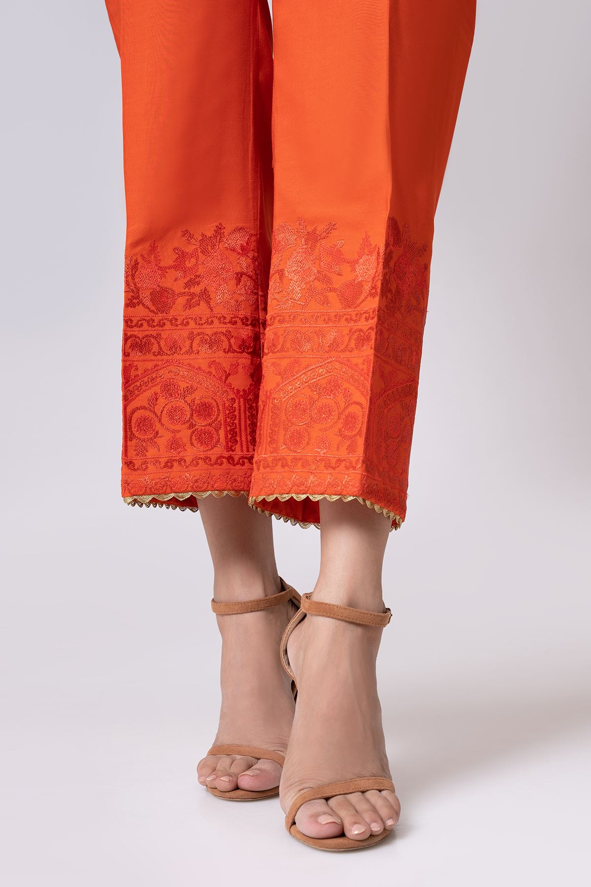 Narrow Culottes
Dyed Embroidered | Viscose Oak Silk