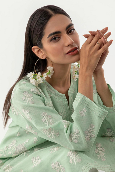 Classic Kurta
Dyed Embroidered | Polyester Doria
