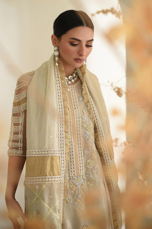 GUL NOOR Bridal Ensemble by Nadia Farooqui Narjis Bridal-22