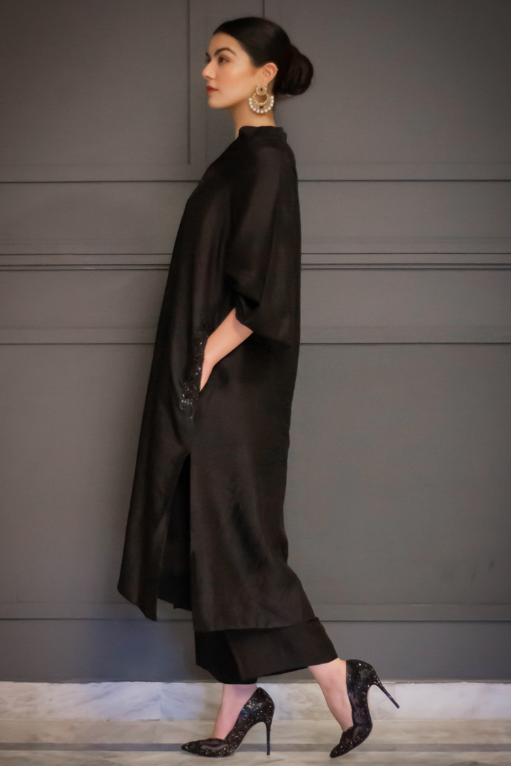 SOLIDS-BLACK - second image