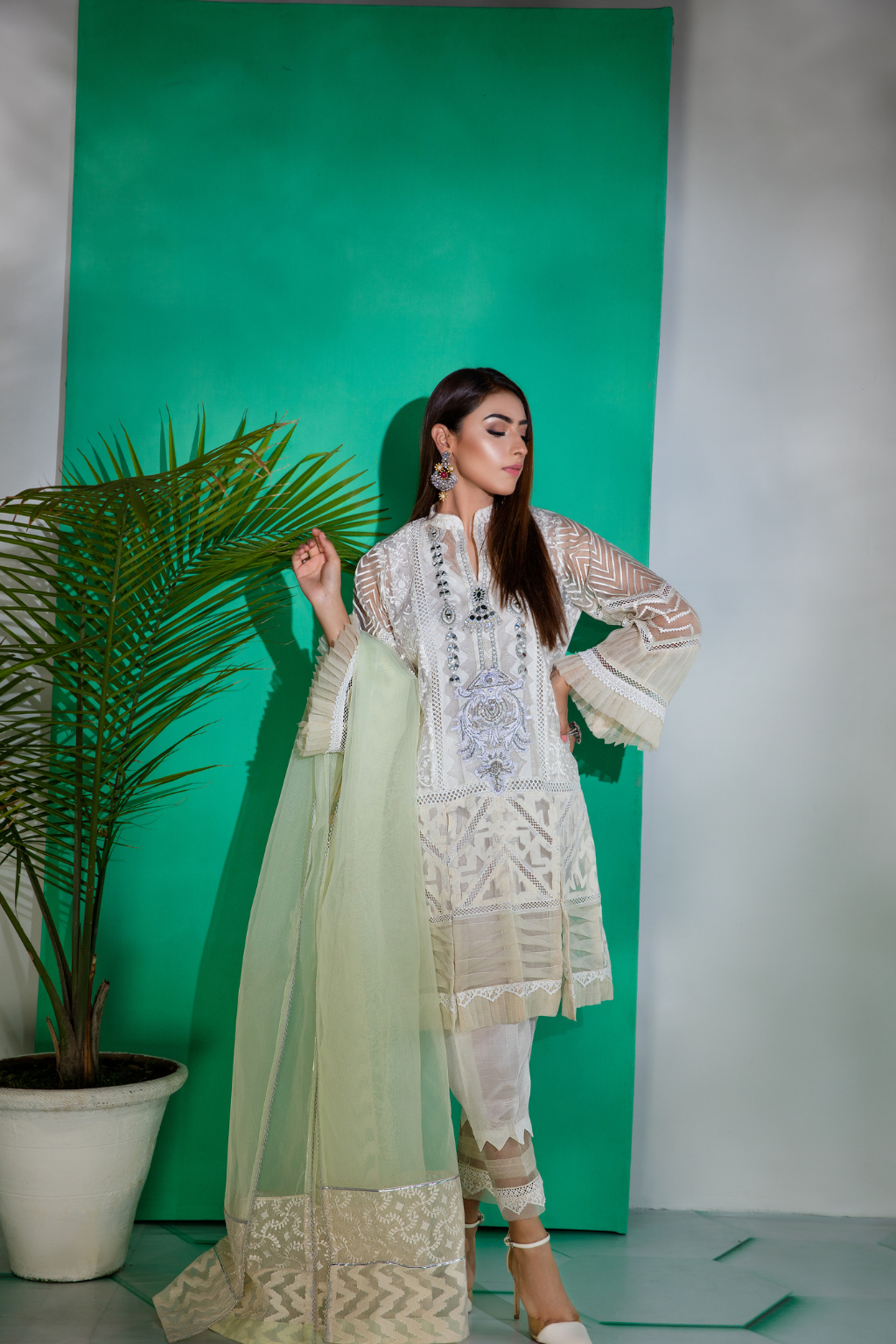 Saahi Nazaan - Adorn White