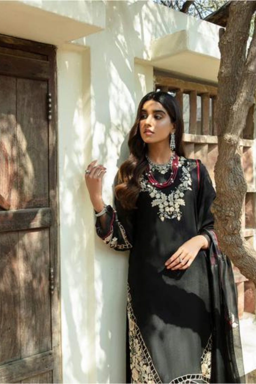 BLACK STARLET - second image