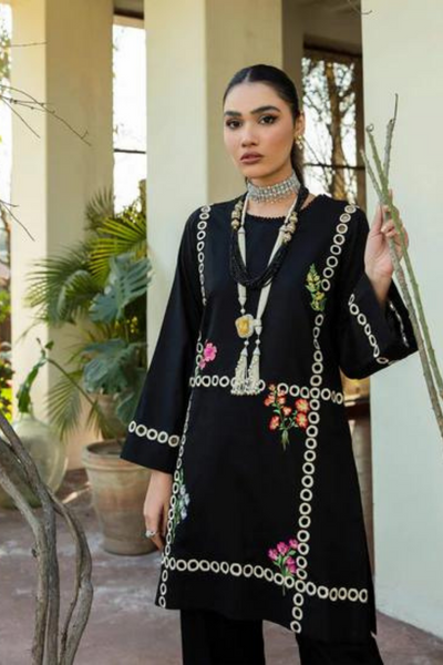 BLACK HARMONY Timeless Classic with Colorful Embroidery outfit